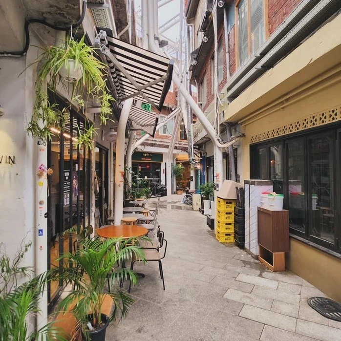 Haebangchon Sinheung Market: A Modern "Diagon Alley" Hidden High on a Hill in Seoul