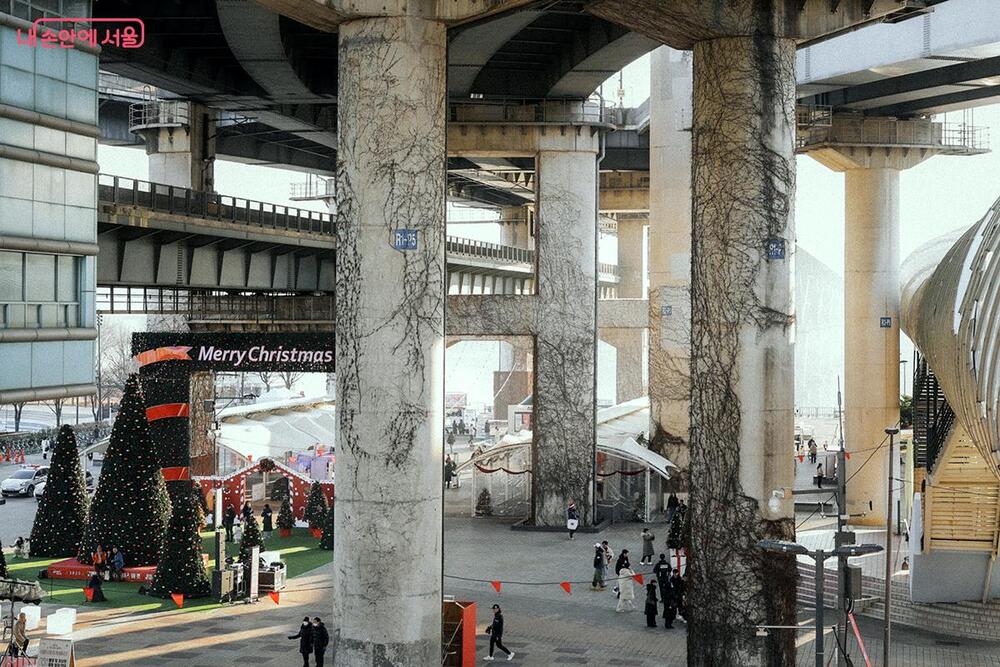 Winter Magic on the River: The 'Ttukseom Romantic Han River Christmas Market' is Open